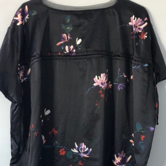 Ava & Viv Black Flower Top - Picture 4 of 5